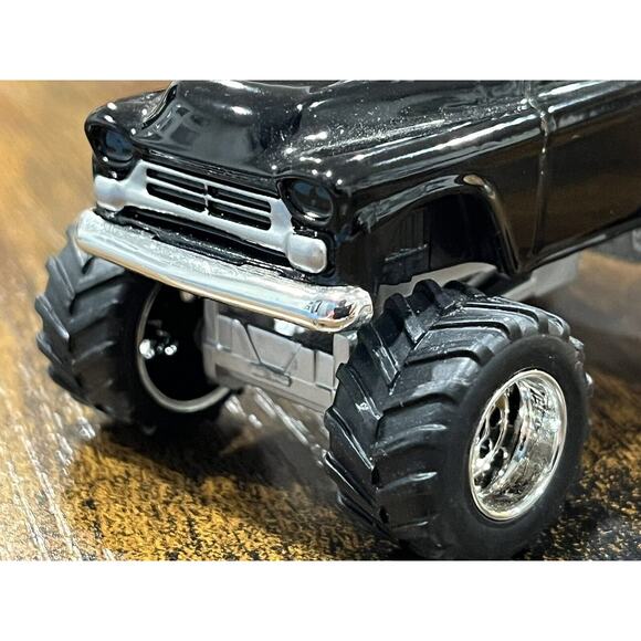 JADA 1:64 JUST TRUCKS 85 CHEVROLET C10 BLACK Die-cast - Picture 8 of 10